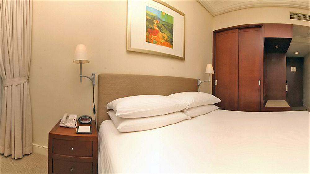 ฮาร์เบอร์ พลาซา เมโทรโปลิส 4*