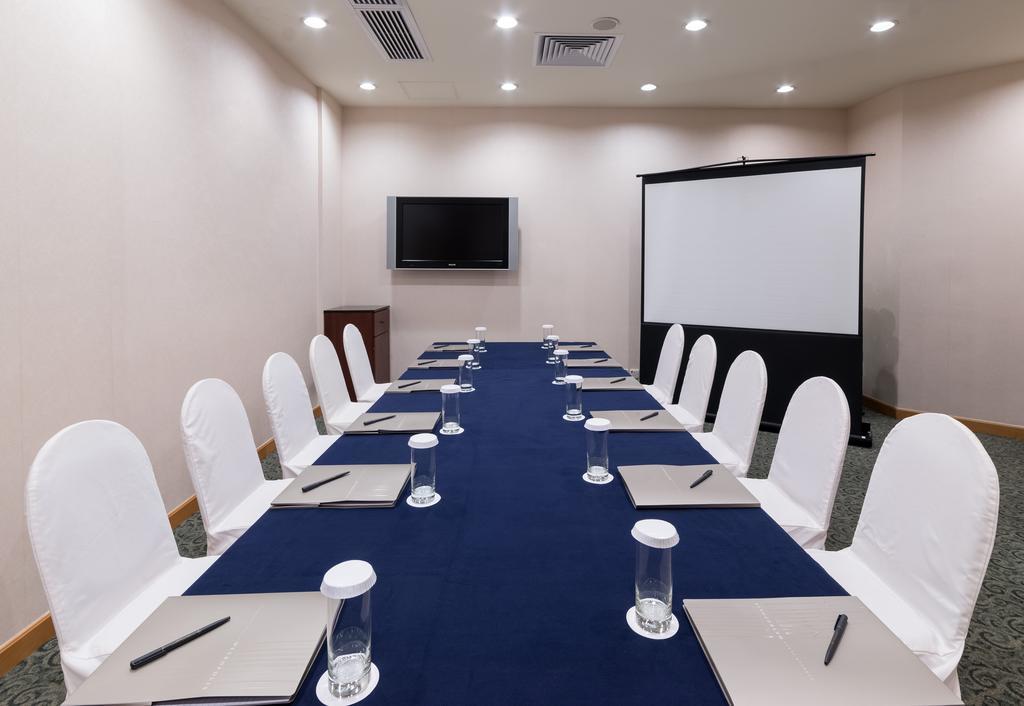 ฮาร์เบอร์ พลาซา เมโทรโปลิส โรงแรม