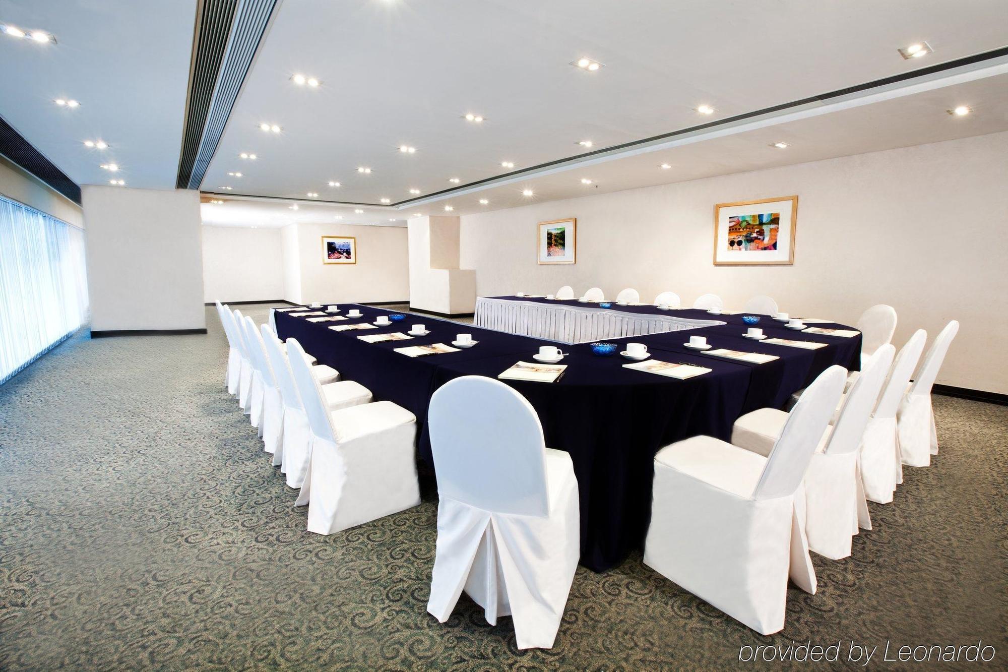 โรงแรม ฮาร์เบอร์ พลาซา เมโทรโปลิส