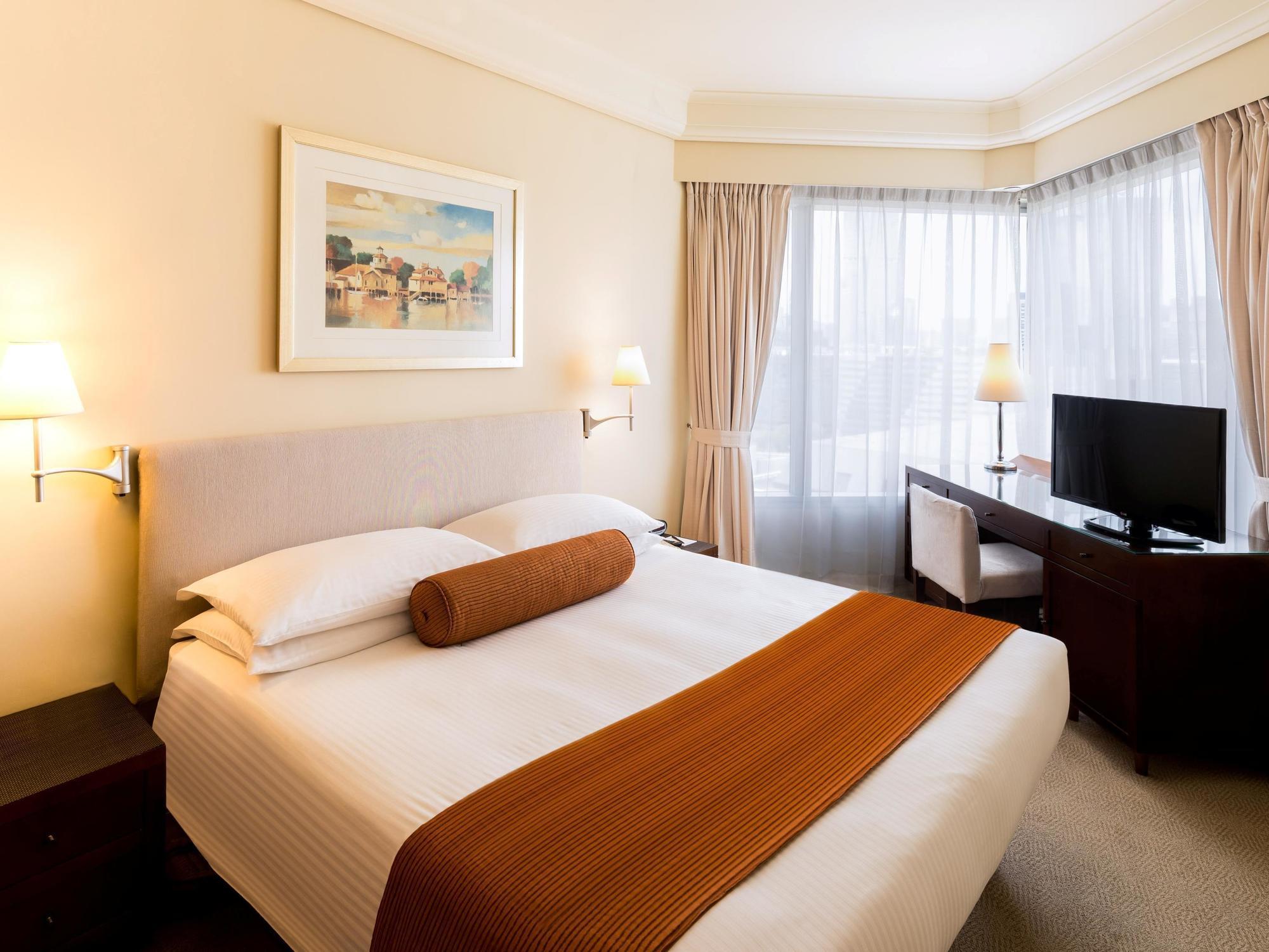 ฮาร์เบอร์ พลาซา เมโทรโปลิส 4*