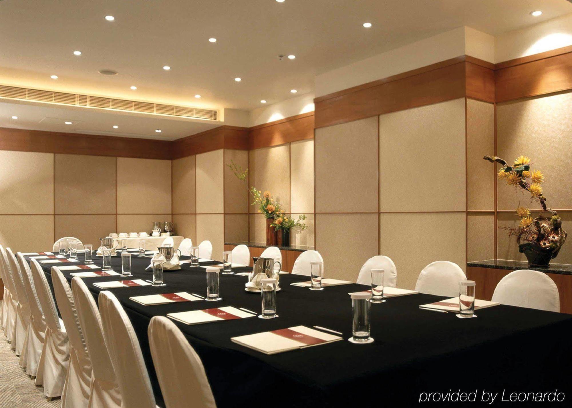 โรงแรม ฮาร์เบอร์ พลาซา เมโทรโปลิส 4*