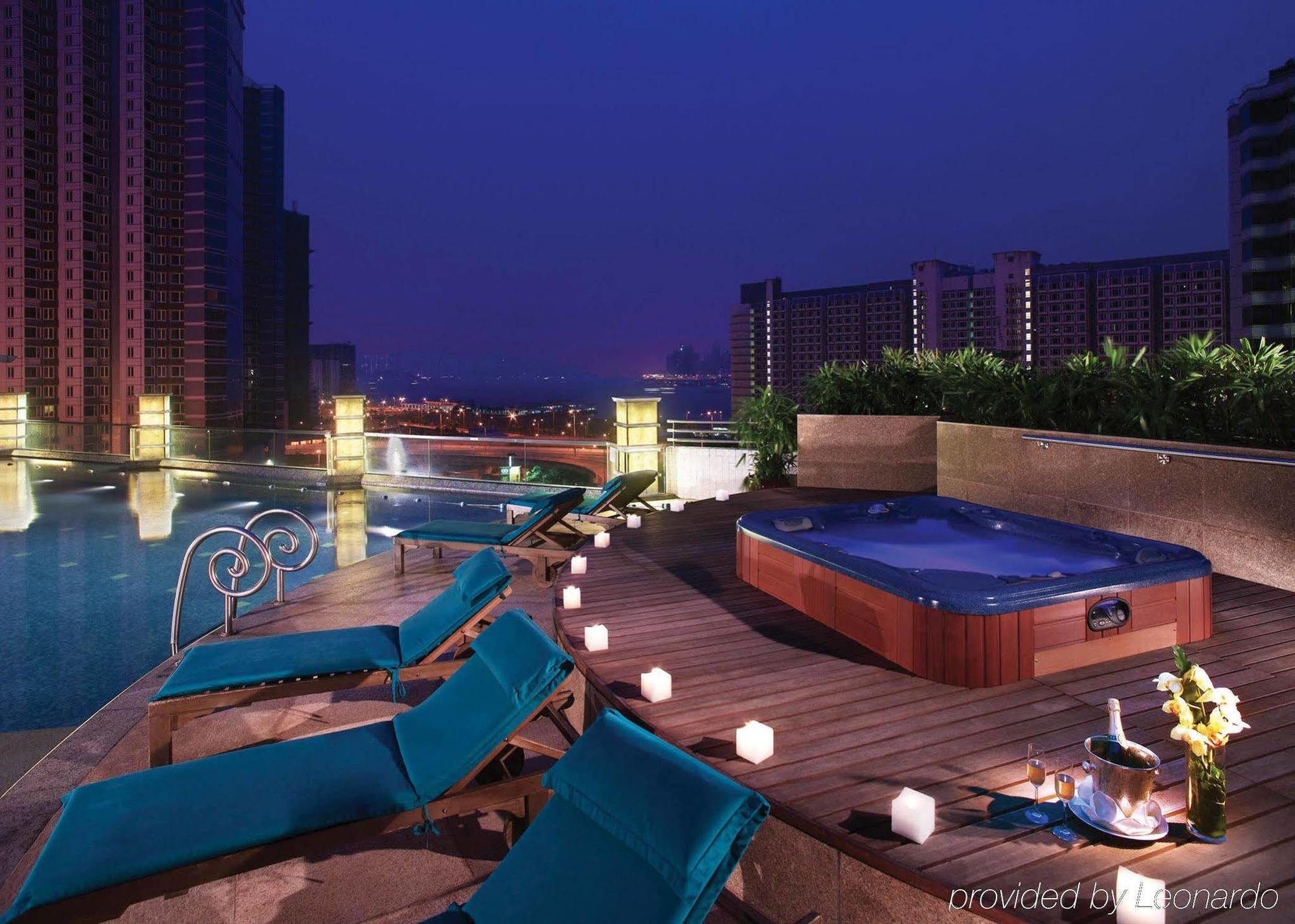 ฮาร์เบอร์ พลาซา เมโทรโปลิส 4*