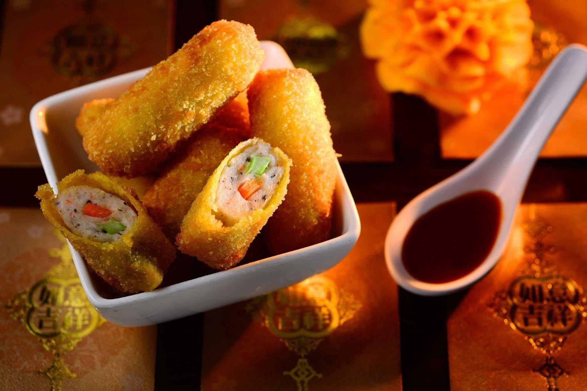 ฮาร์เบอร์ พลาซา เมโทรโปลิส โรงแรม 4*