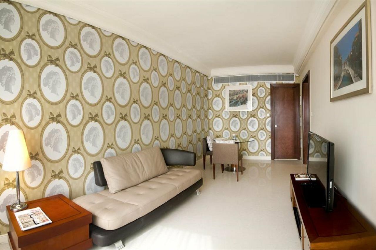 ฮาร์เบอร์ พลาซา เมโทรโปลิส 4*